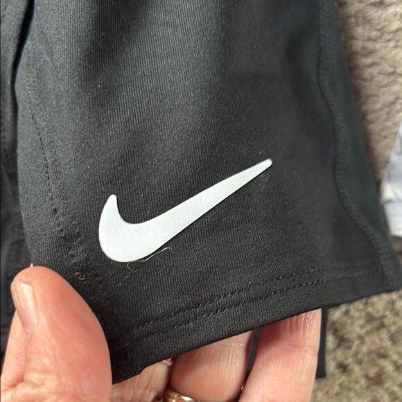 Nike Black and White Skorts Set - Picture 4 of 13